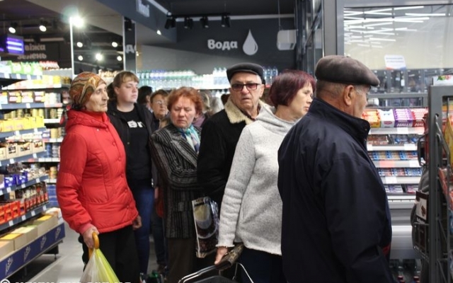 Покупатели взяли штурмом новый Покупатели взяли штурмом новый