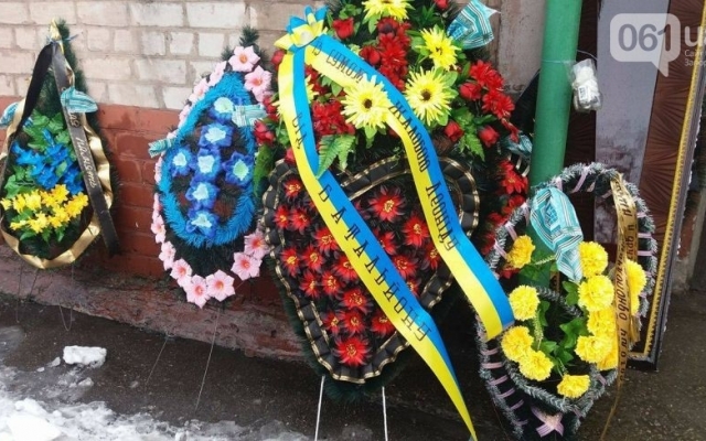 Сегодня несколько сотен запорожцев прощались с Сегодня несколько сотен запорожцев прощались с