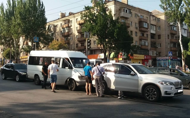 На проспекте в Запорожье маршрутка На проспекте в Запорожье маршрутка