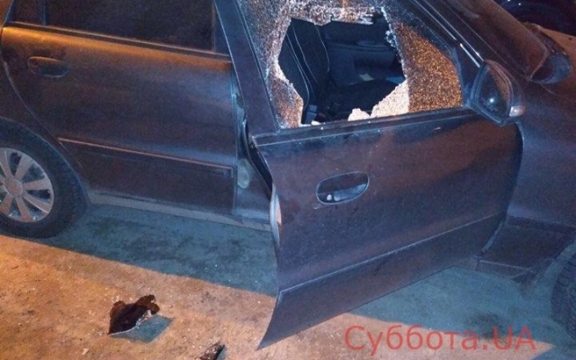 В Запорожье обворовали автомобиль помощника депутата (ФОТО) Фото № 0 В Запорожье обворовали автомобиль помощника депутата (ФОТО) Фото № 0