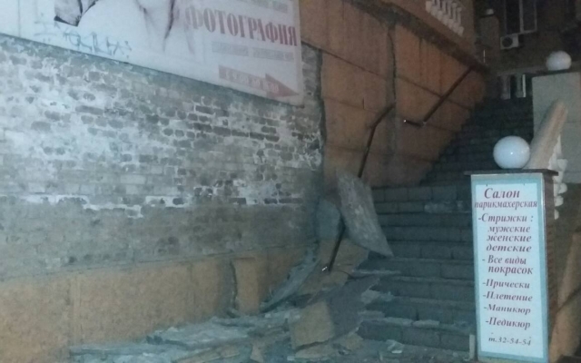 В центре Запорожья от дома отвалилась стена (ФОТО) Фото № 1 В центре Запорожья от дома отвалилась стена (ФОТО) Фото № 1