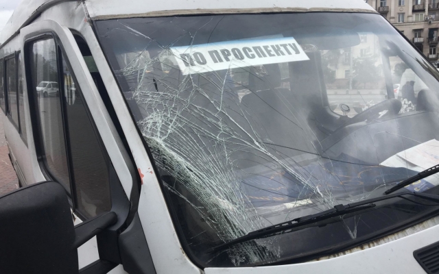 В центре Запорожья маршрутка столкнулась с «Фиат» (ВИДЕО) Фото № 4 В центре Запорожья маршрутка столкнулась с «Фиат» (ВИДЕО) Фото № 4