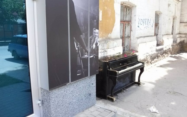 В Запорожской области заметили необычный арт-объект (ФОТО) Фото № 2 В Запорожской области заметили необычный арт-объект (ФОТО) Фото № 2
