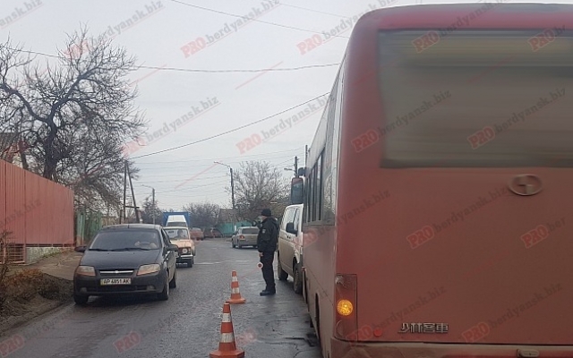 В Запорожской области скутериста переехали два автобуса (ФОТО) Фото № 1 В Запорожской области скутериста переехали два автобуса (ФОТО) Фото № 1