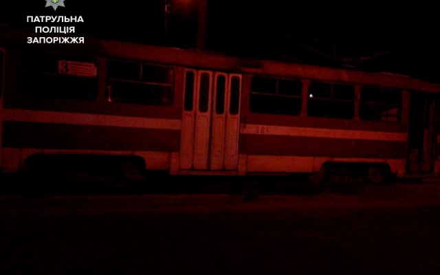 Смотрите: в центре Запорожья вновь загорелся трамвай Фото № 1 Смотрите: в центре Запорожья вновь загорелся трамвай Фото № 1