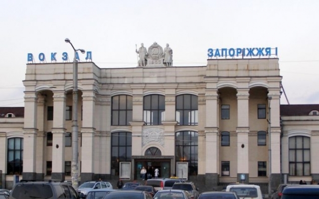 Плачевные обстоятельства у здания железнодорожного вокзала Запорожья (ВИДЕО) Фото № 0 Плачевные обстоятельства у здания железнодорожного вокзала Запорожья (ВИДЕО) Фото № 0