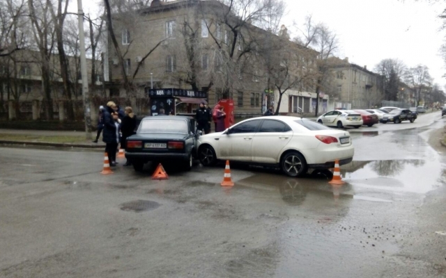 ДТП в центре города: пассажира увезла ДТП в центре города: пассажира увезла
