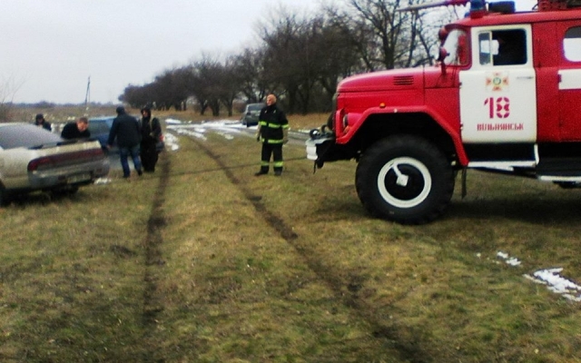 Под Запорожьем легковушка влетела в озеро (ФОТО) Фото № 0 Под Запорожьем легковушка влетела в озеро (ФОТО) Фото № 0