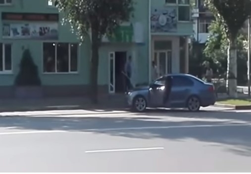 Под Запорожьем драка мужчин с дубинками попала на камеру (ВИДЕО) Фото № 0 Под Запорожьем драка мужчин с дубинками попала на камеру (ВИДЕО) Фото № 0
