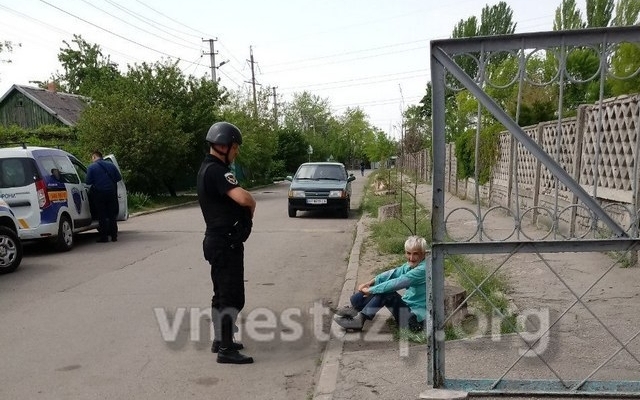 В запорожской школе ЧП: Неизвестный кидался с кулаками на детей Фото № 0 В запорожской школе ЧП: Неизвестный кидался с кулаками на детей Фото № 0