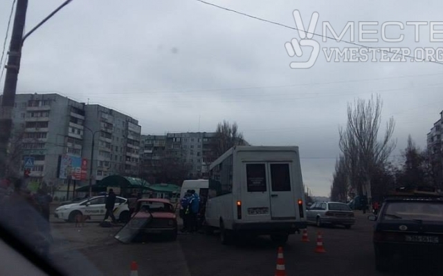 В Запорожье произошло ДТП с маршруткой, есть пострадавшие Фото № 0 В Запорожье произошло ДТП с маршруткой, есть пострадавшие Фото № 0