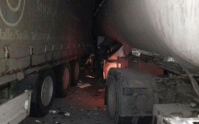 Автоцистерна с газом врезалась в грузовик под Запорожьем (ФОТО) Фото № 4 Автоцистерна с газом врезалась в грузовик под Запорожьем (ФОТО) Фото № 4