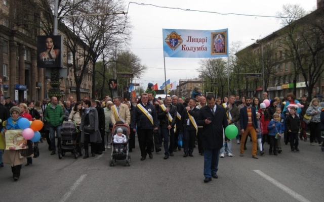 В центре Запорожья прошло массовое шествие христиан Фото № 0 В центре Запорожья прошло массовое шествие христиан Фото № 0