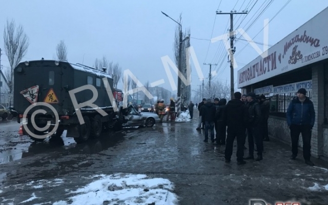 Появились фото сегодняшнего смертельного ДТП с машиной коммунальщиков Фото № 0 Появились фото сегодняшнего смертельного ДТП с машиной коммунальщиков Фото № 0