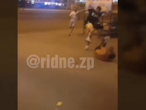 На вокзале мужчина устоил побоище, отбивая у вора сумку Фото № 1 На вокзале мужчина устоил побоище, отбивая у вора сумку Фото № 1