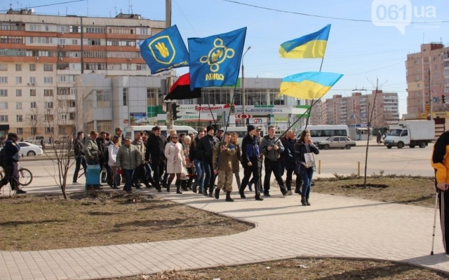 В Запорожье состоялось шествие памяти погибшего военного Фото № 2 В Запорожье состоялось шествие памяти погибшего военного Фото № 2