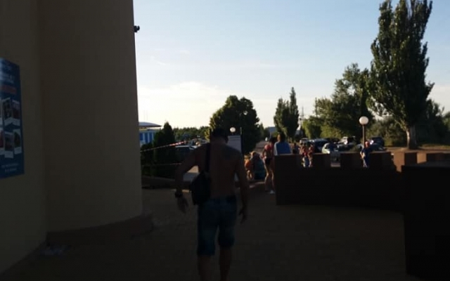 В аквапарке на запорожском курорте произошел скандал: Пострадала молодая девушка (ФОТО) Фото № 0 В аквапарке на запорожском курорте произошел скандал: Пострадала молодая девушка (ФОТО) Фото № 0