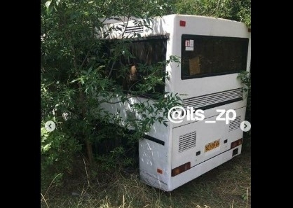 Аварию под Запорожьем устроил автомобиль из кортежа президента (ФОТО, ВИДЕО) Фото № 3 Аварию под Запорожьем устроил автомобиль из кортежа президента (ФОТО, ВИДЕО) Фото № 3