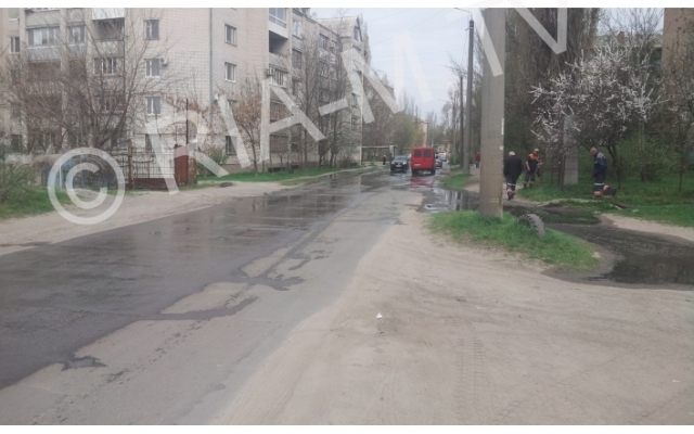 Фотофакт: По городу текут фекальные Фотофакт: По городу текут фекальные