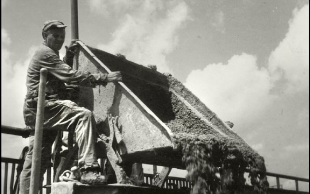 В сети появились исторические фото восстановления В сети появились исторические фото восстановления