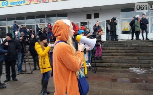 Сегодня несколько десятков запорожцев вышли на митинг (ФОТО) Фото № 5 Сегодня несколько десятков запорожцев вышли на митинг (ФОТО) Фото № 5