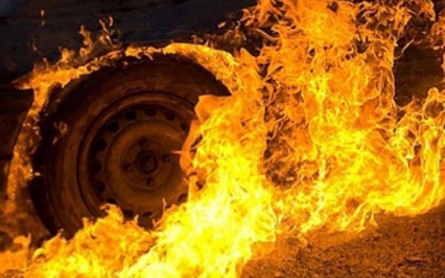 В Запорожсой области на улице пылал автомобиль Фото № 0 В Запорожсой области на улице пылал автомобиль Фото № 0