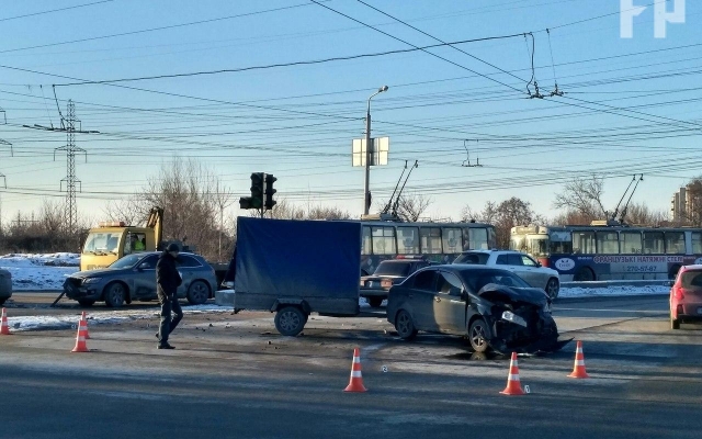В Запорожье остановились троллейбусы Фото № 1 В Запорожье остановились троллейбусы Фото № 1