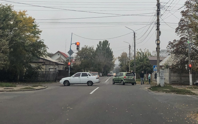 В Бердянске перекресток дал автомобилям зеленый свет, в результате чего произошло ДТП Фото № 1 В Бердянске перекресток дал автомобилям зеленый свет, в результате чего произошло ДТП Фото № 1