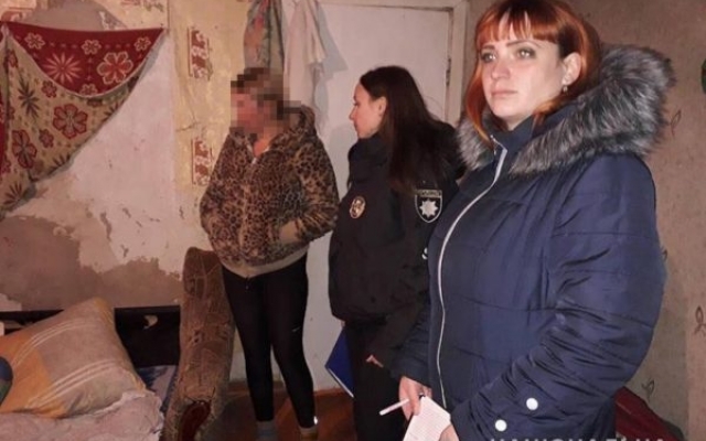 Под Запорожьем дети живут в разваливающемся доме и спят в грязи (ФОТО) Фото № 0 Под Запорожьем дети живут в разваливающемся доме и спят в грязи (ФОТО) Фото № 0