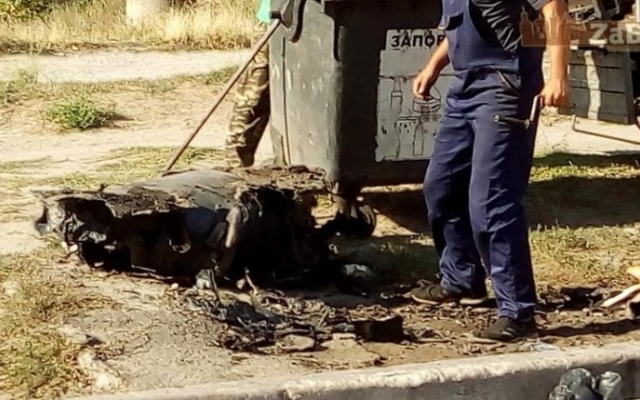 В Запорожье вандалы жгут мусорные баки (ФОТО) Фото № 1 В Запорожье вандалы жгут мусорные баки (ФОТО) Фото № 1