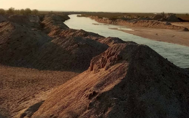 Как это было: Молочный лиман соединили с Азовским морем (ФОТО) Фото № 2 Как это было: Молочный лиман соединили с Азовским морем (ФОТО) Фото № 2