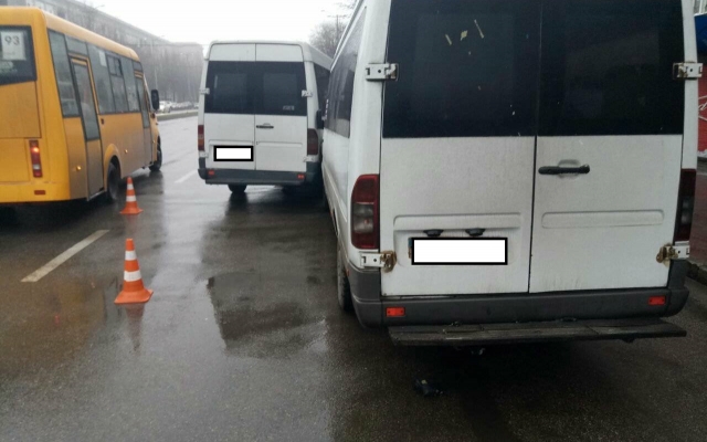 В Запорожье дорогу не поделили маршрутки (ФОТО) Фото № 1 В Запорожье дорогу не поделили маршрутки (ФОТО) Фото № 1