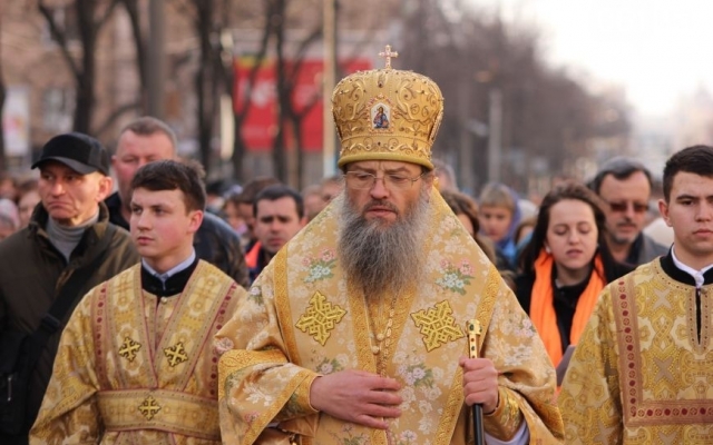 В центре Запорожья прошел массовый крестный ход Фото № 2 В центре Запорожья прошел массовый крестный ход Фото № 2