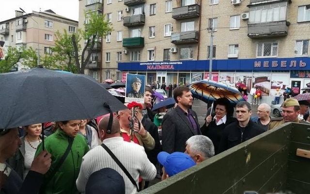 Нелегкий день в Мелитополе: Драки, потасовки и перепалки Фото № 3 Нелегкий день в Мелитополе: Драки, потасовки и перепалки Фото № 3
