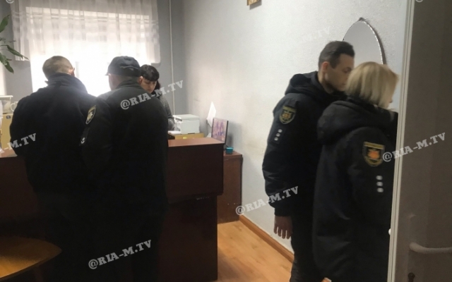 Под Запорожьем в гимназии эвакуировали учащихся и педагогов (ФОТО) Фото № 1 Под Запорожьем в гимназии эвакуировали учащихся и педагогов (ФОТО) Фото № 1