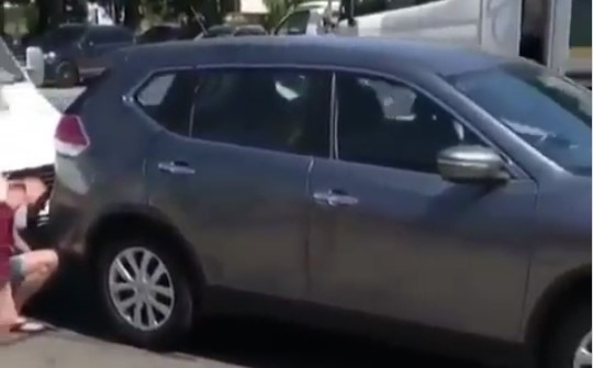 В сети появилось видео момента столкновения маршрутки и автомобиля с детьми в Днепровском районе Фото № 0 В сети появилось видео момента столкновения маршрутки и автомобиля с детьми в Днепровском районе Фото № 0