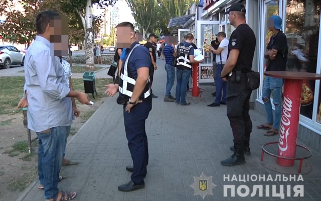 В Запорожье закрыли несколько киосков на 6-й больнице (ФОТО, ВИДЕО) Фото № 2 В Запорожье закрыли несколько киосков на 6-й больнице (ФОТО, ВИДЕО) Фото № 2