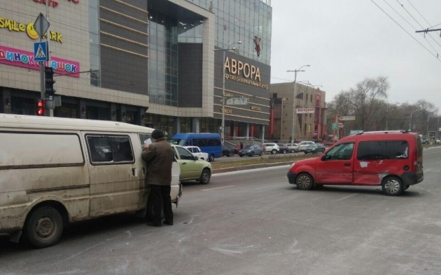 ДТП в центре Запорожья: дорогу не поделили ДТП в центре Запорожья: дорогу не поделили