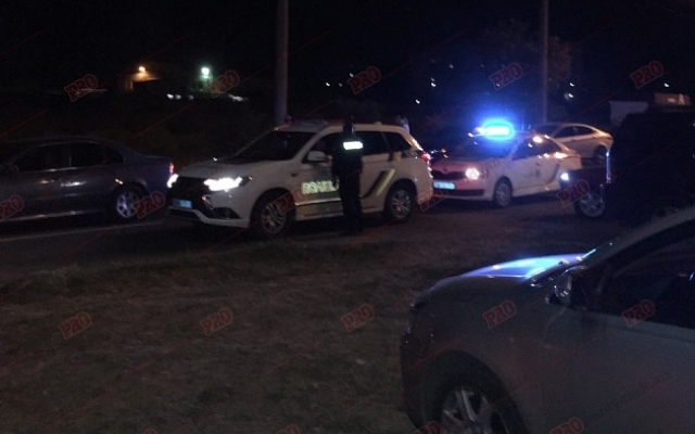 Сто автомобилистов устроили нелегальные гонки на улицах города (ФОТО) Фото № 3 Сто автомобилистов устроили нелегальные гонки на улицах города (ФОТО) Фото № 3
