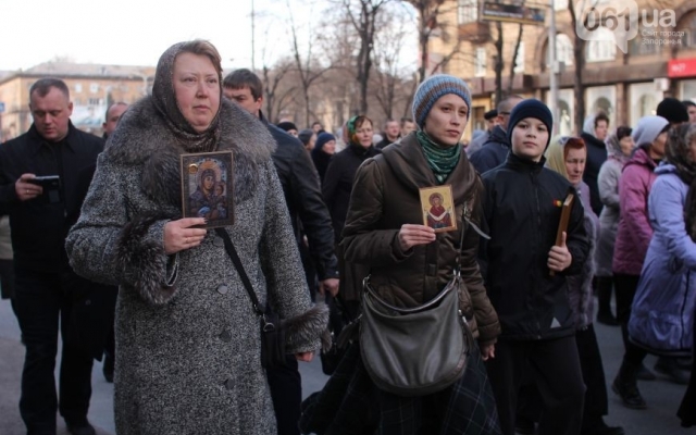 В центре Запорожья прошел массовый крестный ход Фото № 7 В центре Запорожья прошел массовый крестный ход Фото № 7