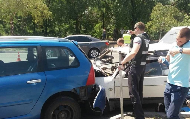 Опубликованы ФОТО и ВИДЕОматериалы с места жуткого ДТП в Запорожье Фото № 3 Опубликованы ФОТО и ВИДЕОматериалы с места жуткого ДТП в Запорожье Фото № 3