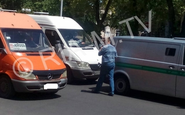 Маршрутка с пассажирами влетела в инкассаторскую машину (ФОТО) Фото № 0 Маршрутка с пассажирами влетела в инкассаторскую машину (ФОТО) Фото № 0