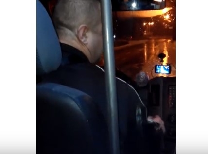 Не хотел ехать по маршруту: В запорожском автобусе произошел конфликт (ВИДЕО) Фото № 0 Не хотел ехать по маршруту: В запорожском автобусе произошел конфликт (ВИДЕО) Фото № 0