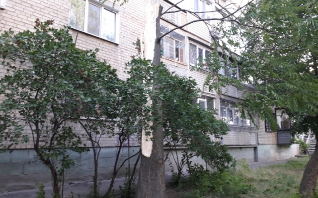 На детской площадке жизнь детей оказалась под угрозой (ФОТО) Фото № 0 На детской площадке жизнь детей оказалась под угрозой (ФОТО) Фото № 0