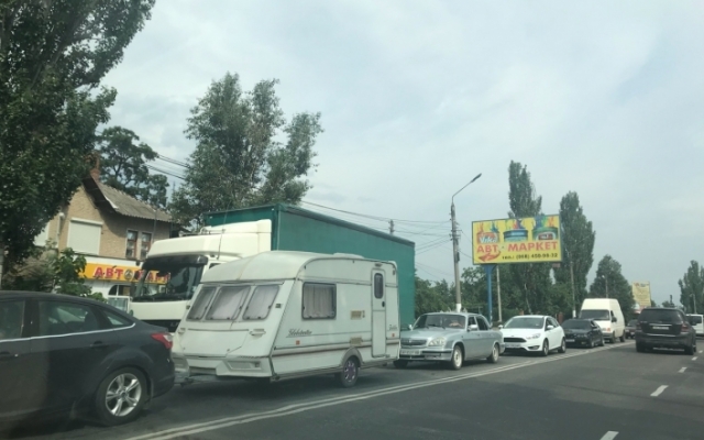 Как отдыхающие добираются на море: Город стоит в пробках (ФОТО) Фото № 3 Как отдыхающие добираются на море: Город стоит в пробках (ФОТО) Фото № 3