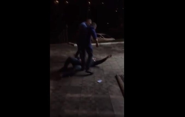 В сети появилось видео избиения и ограбления запорожца Фото № 0 В сети появилось видео избиения и ограбления запорожца Фото № 0