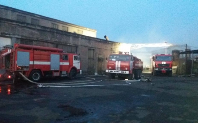 В Запорожье ночью произошел пожар на предприятии, была угроза взрыва (ФОТО) Фото № 0 В Запорожье ночью произошел пожар на предприятии, была угроза взрыва (ФОТО) Фото № 0
