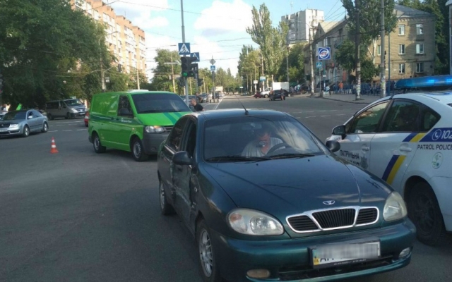 В Запорожье машина инкассаторов попала в ДТП (ФОТО) Фото № 0 В Запорожье машина инкассаторов попала в ДТП (ФОТО) Фото № 0