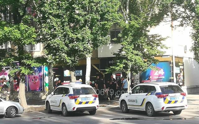 В Запорожской области неадекват облил бензином себя и девушку в зале игровых автоматов (ФОТО) Фото № 0 В Запорожской области неадекват облил бензином себя и девушку в зале игровых автоматов (ФОТО) Фото № 0