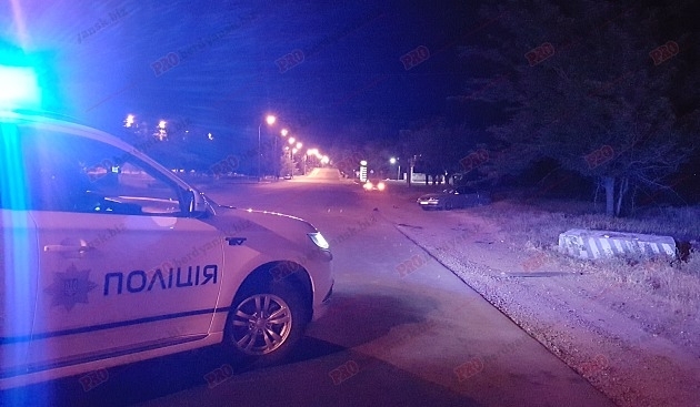 Водитель ночного ДТП покалечил пассажирку и убежал (ФОТО) Фото № 3 Водитель ночного ДТП покалечил пассажирку и убежал (ФОТО) Фото № 3